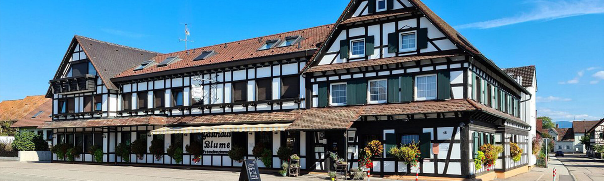 Fachwerkhaus Hotel Außenansicht Landgasthof zur Blume