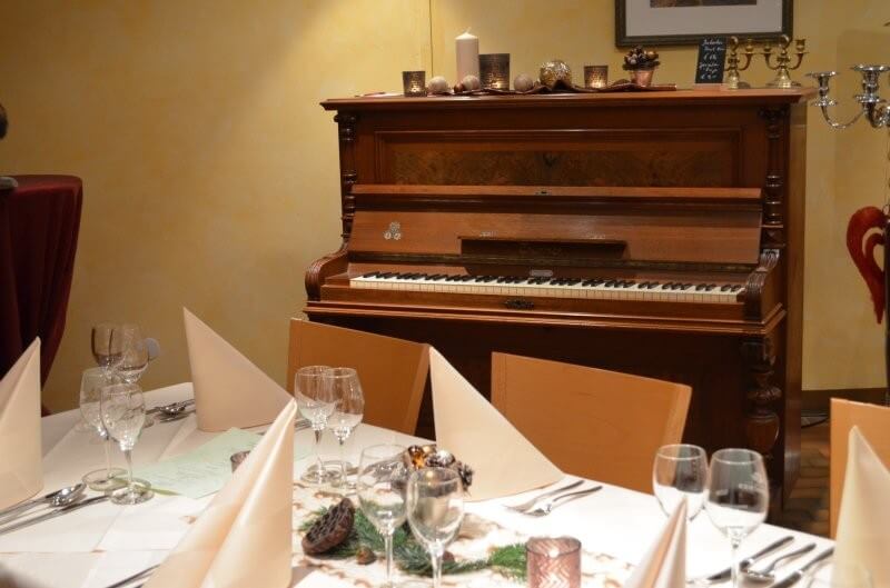 Klavier Klavier im Speisesaal