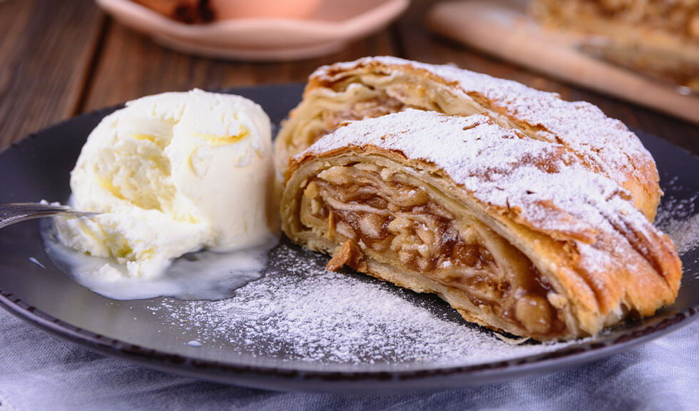 slider-strudel-t warmer Apfelstrudel mit Vanilleeis
